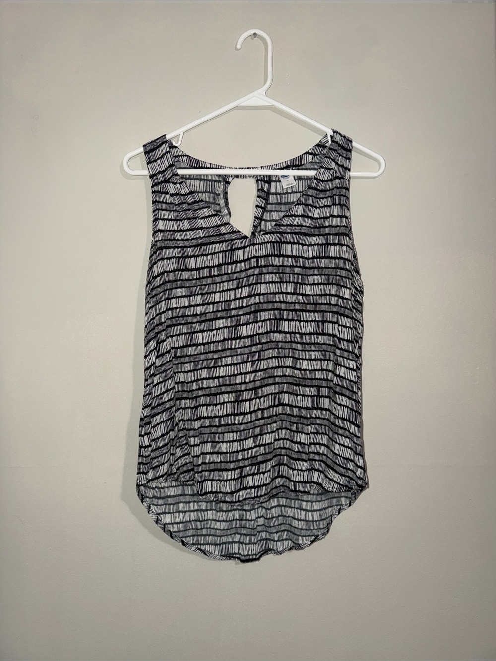 Old Navy Black & White Striped Sleeveless Blouse – Size M